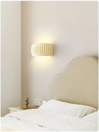 French European Resin Wall Lamp for Elegant Interiors