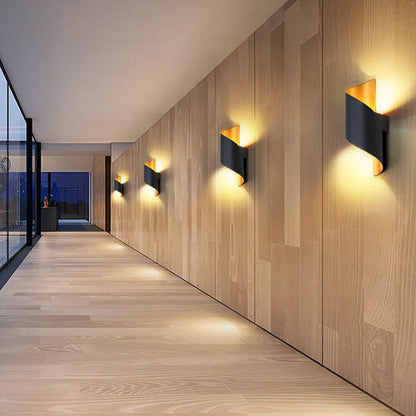 Modern Up and Down LED Wall Light for Outdoors