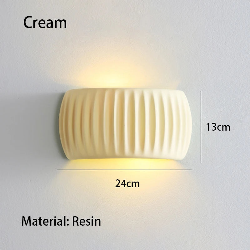 French European Resin Wall Lamp for Elegant Interiors
