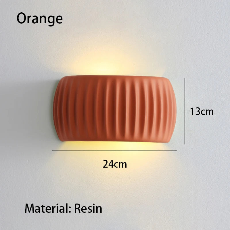 French European Resin Wall Lamp for Elegant Interiors