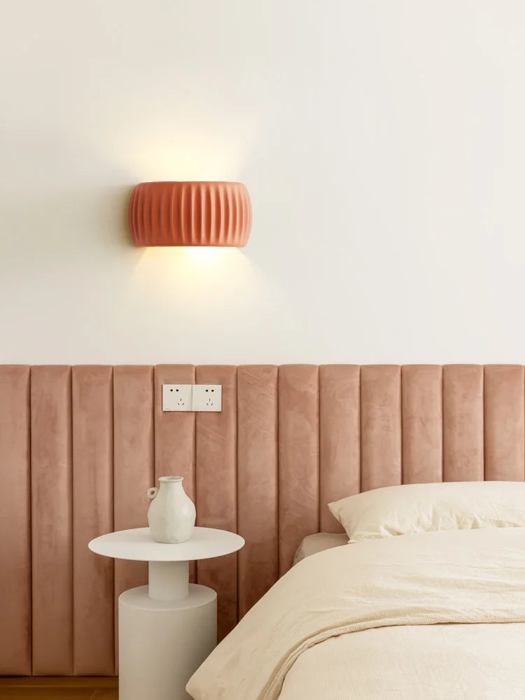 French European Resin Wall Lamp for Elegant Interiors