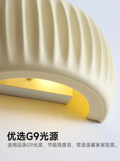 French European Resin Wall Lamp for Elegant Interiors