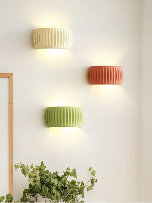 French European Resin Wall Lamp for Elegant Interiors